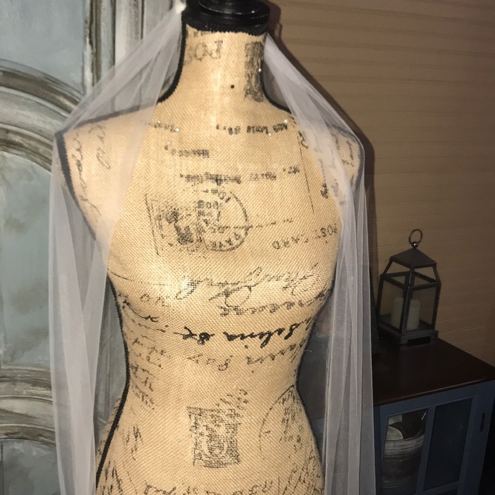 New Beautiful soft cathedral veil - Picture 4 of 6